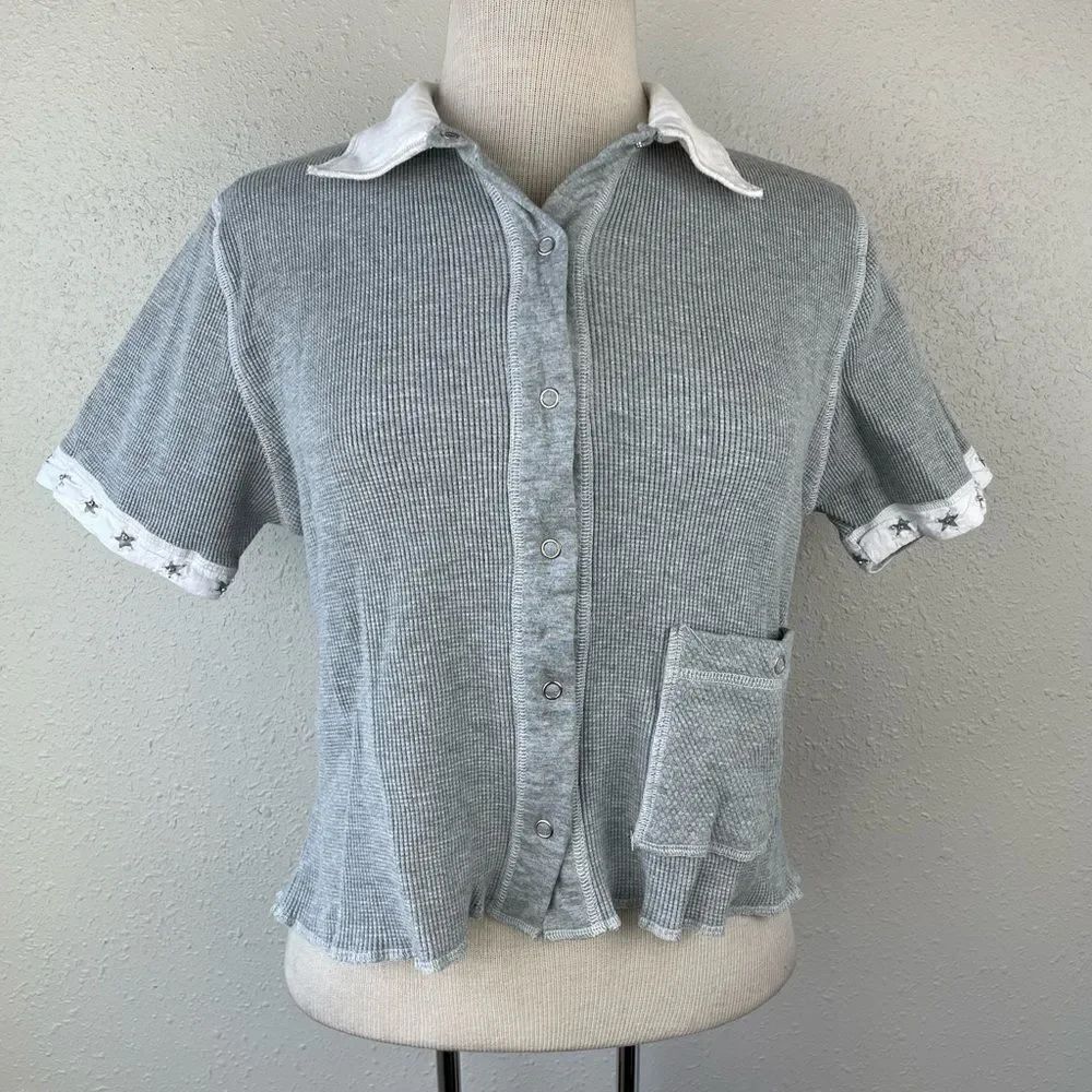 Lucky Charm Short Sleeve Snap Down Top  Size L and Matching NWT Pants Size M EUC